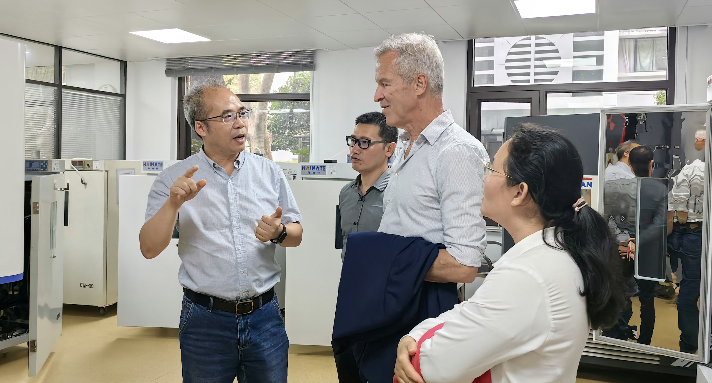 瑞典皇家理工学院Lars Berglund教授来访实验室